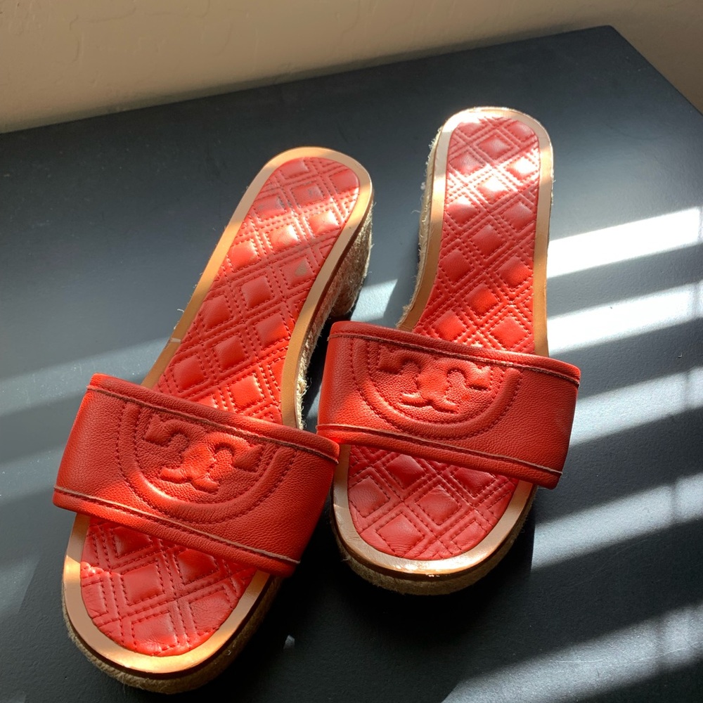 Super Cute Tory Burch orange leather clogs